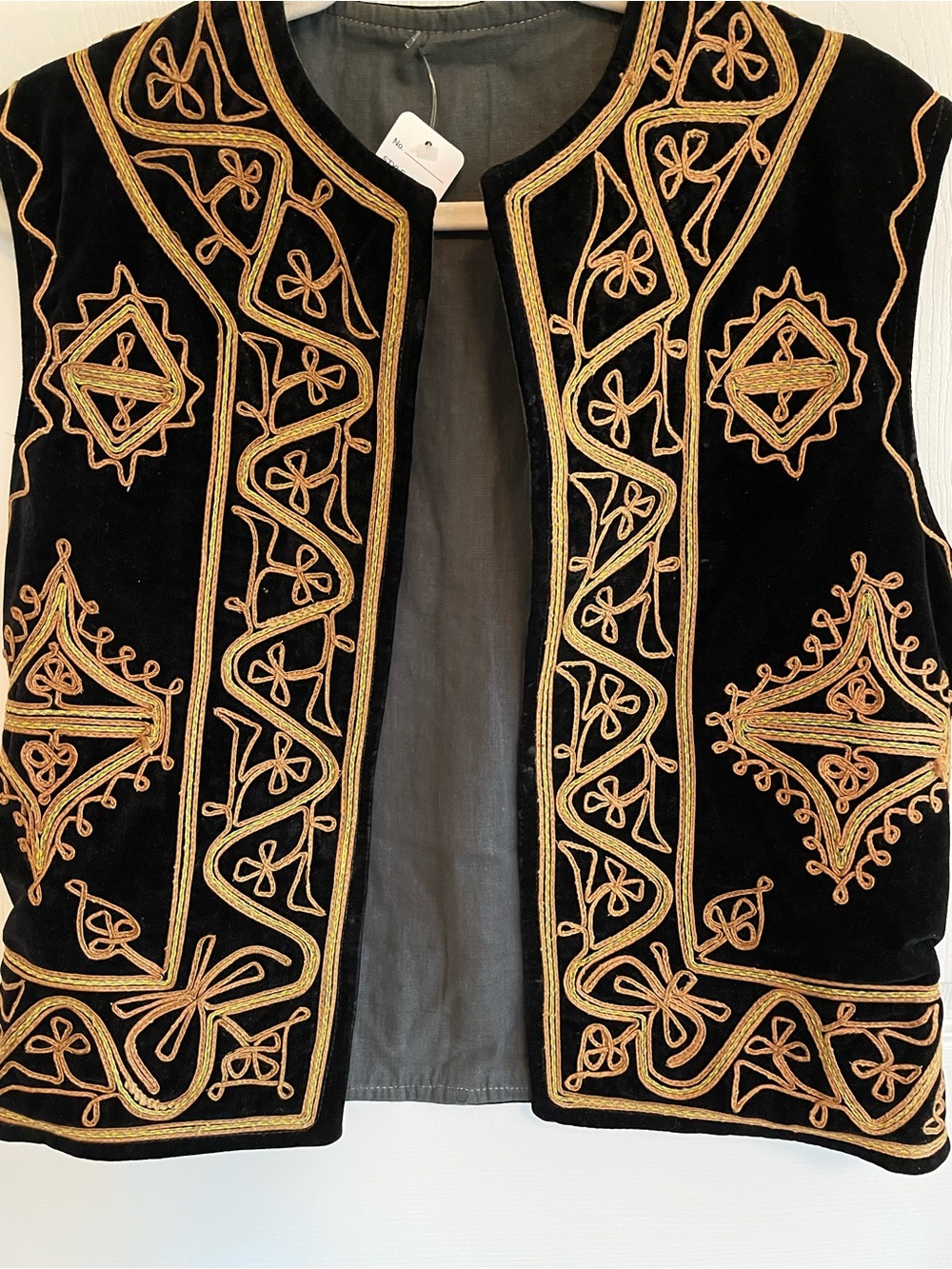 Gorgeous Vintage Black/Gold Velvet Embroidered Open-Front Bohemian Vest, Sz M! 🍁